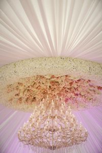 #Weddingtrends2020 #ceilingflowers